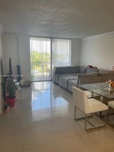 2020 NE 135th St APT 303