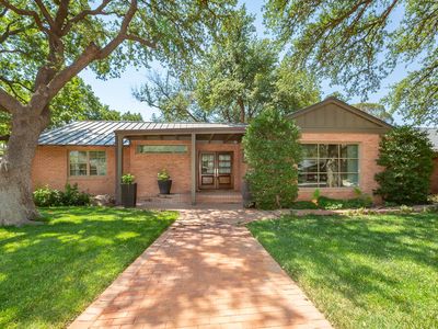 1701 Douglas Ave