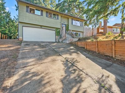 950 NE Edgehill Dr