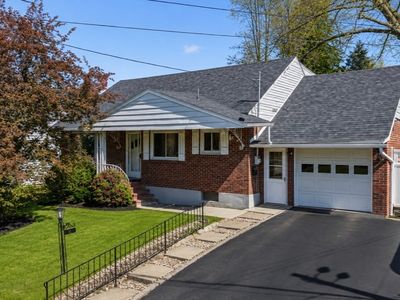 Property at 2803 Crescent Dr, Endwell, NY