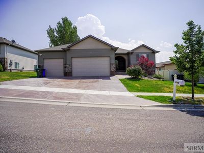 2749 Hillview Dr
