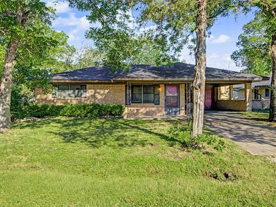 Property at 1102 W 9th St, Caldwell, TX