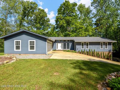 951 Crestwood Cir