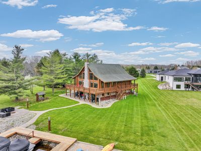 1085 S Bundy Dr