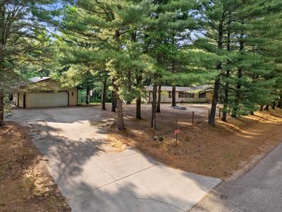 W7092 N Oakwood Cir