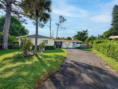 851 Caroline Cir