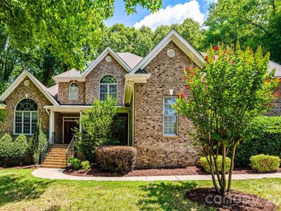 868 Savile Ln