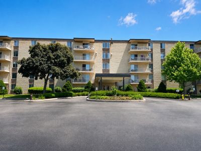 110 W Butterfield Rd APT 402S