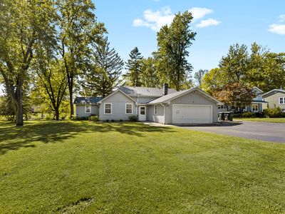 52 Deerpath Rd