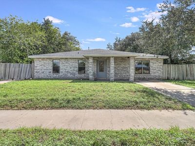 2111 E Lott Ave