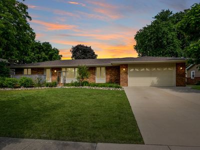104 S Williamsburg Dr