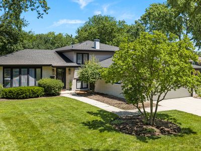 Property at 18W088 Claremont Dr, Darien, IL