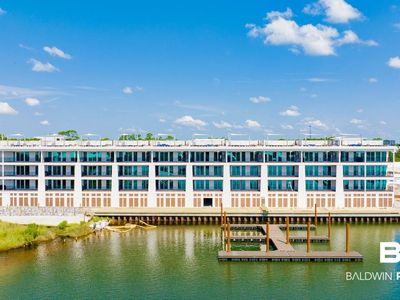 2700 W Harbor Island Ln #A-207