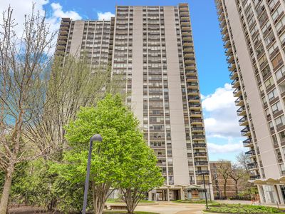 1460 N Sandburg Ter APT 2008A