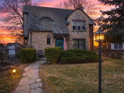 1261 W Stephenson St