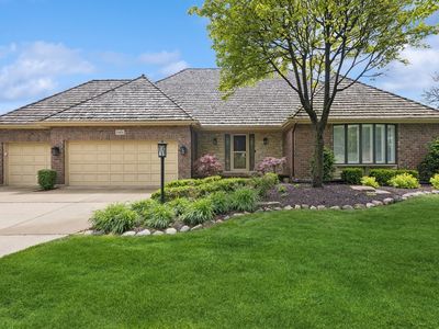 8401 Golfview Dr
