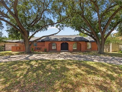 112 E Houston Ave