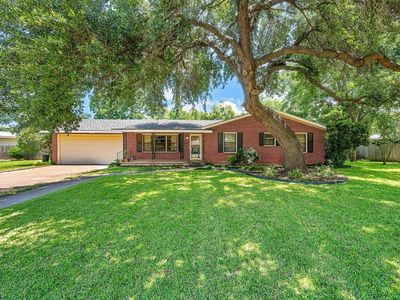421 Bellaire Dr