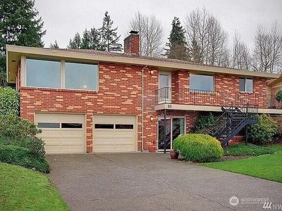 88 Monterey Place NE