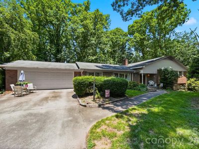 200 Westwood Dr