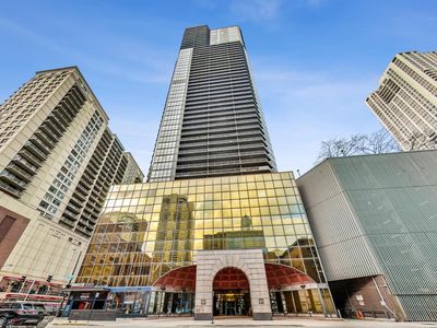 10 E Ontario St APT 4808