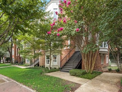 2205 Canton St APT 111