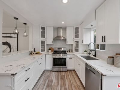 843 N Martel Ave APT 2