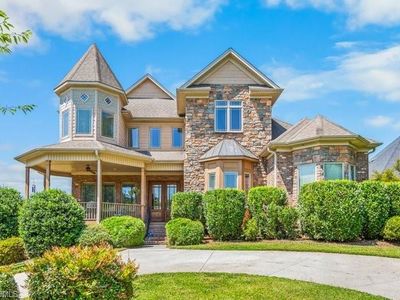 1014 Salem Village Ln