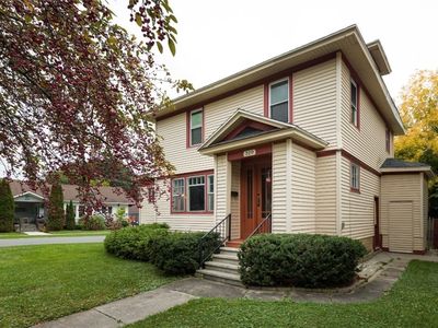 320 S Pleasant St