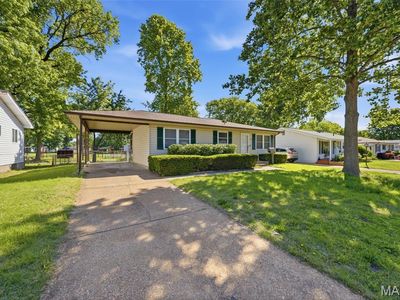 Property at 809 Lightwood Dr, Hazelwood, MO