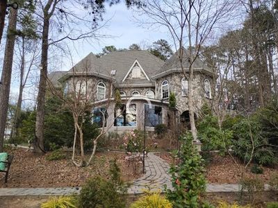 246 E Waters Edge Ln
