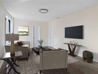 1372 Shakespeare Avenue #4C