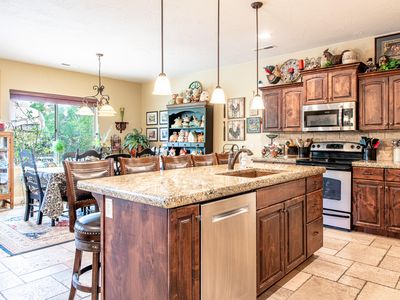 115 E Gold Bullion Way