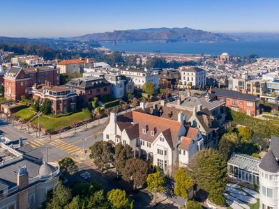 2500 Divisadero St