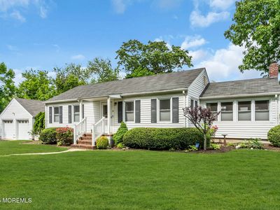 10 Lakeside Avenue