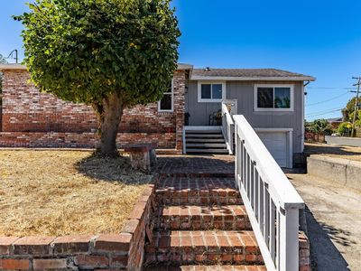 836 W 8th Street