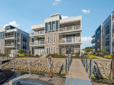 2644 S Waterside Ct