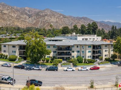 990 Valley View Ave