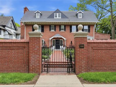 1101 Shady Ave