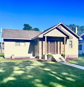 211 Western Ave N