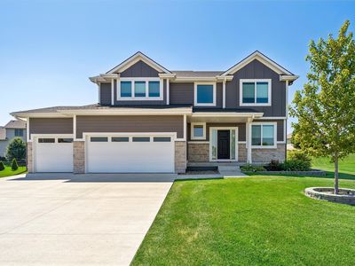 Property at 6000 Gladbury Ct, Pleasant Hill, IA