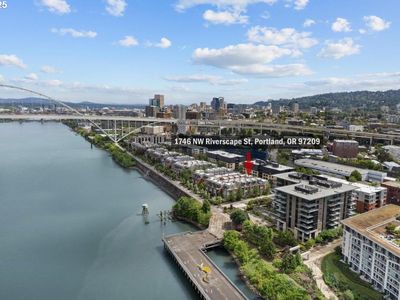 1746 NW Riverscape St