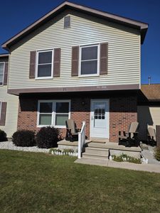 130 Canterbury Ln