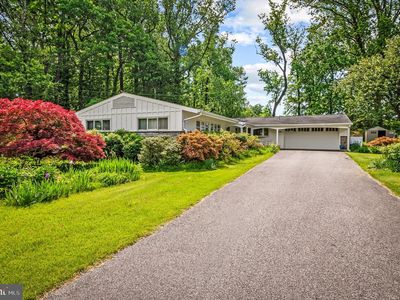 618 Lake Dr
