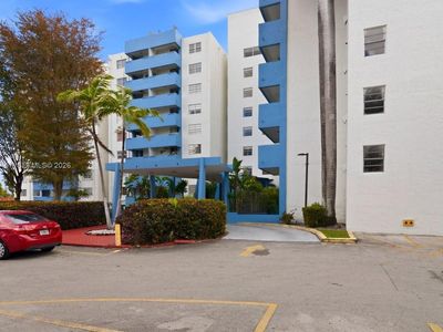 5050 NW 7th St APT 806