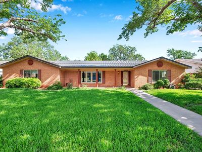 2806 Auburn Dr