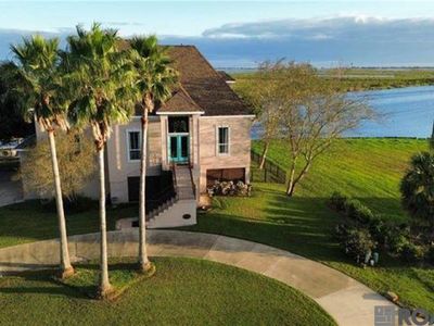 1056 Peninsula Dr