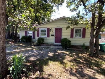 1053 Locust St