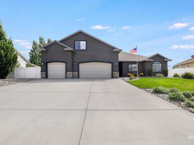 921 Ballard Ln