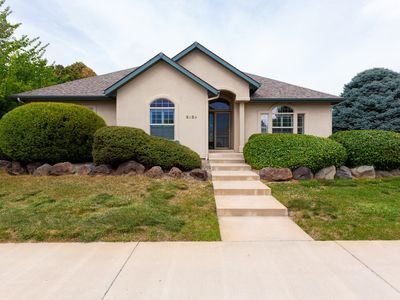 2326 Knoll Cir